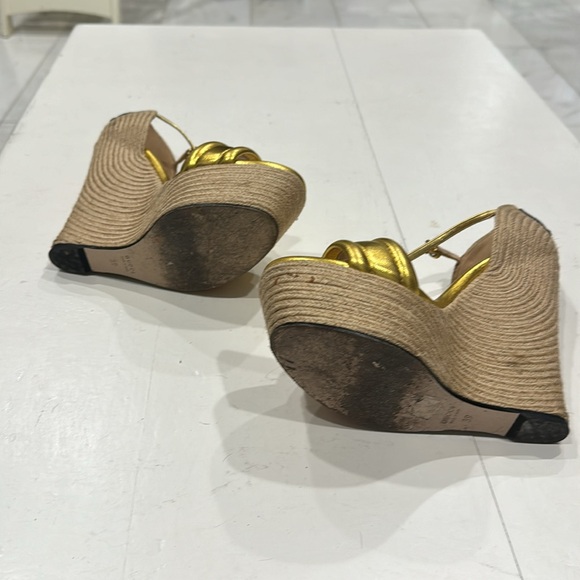 Gucci Ophelia Espadrille Platform Wedge Oro Vecchio Sandals Gold Appliqué Floral - Picture 4 of 4